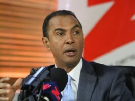 Domingo Contreras deposita ante el Congreso proyecto solucionaría inundaciones en la capital