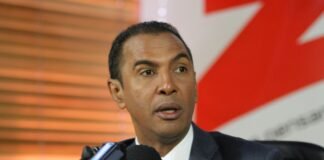 Domingo Contreras deposita ante el Congreso proyecto solucionaría inundaciones en la capital