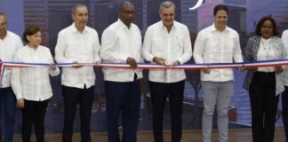 Presidente Luis Abinader entrega extensión de la UASD en Baní