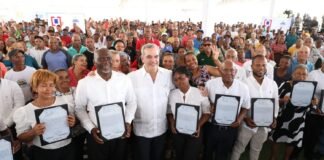 Presidente Abinader entrega más de 2 mil títulos de propiedad en El Tamarindo