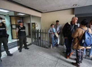 Venezolanos en Ecuador exigen respuestas sobre trámites consulares y pasaportes