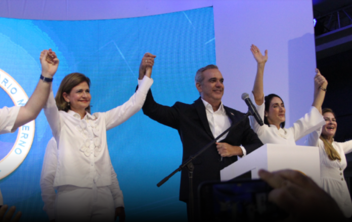 Abinader-dispone-ascenso-colectivo