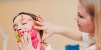 ¿Qué es el face taping, la técnica viral de usar cinta adhesiva en el rostro?