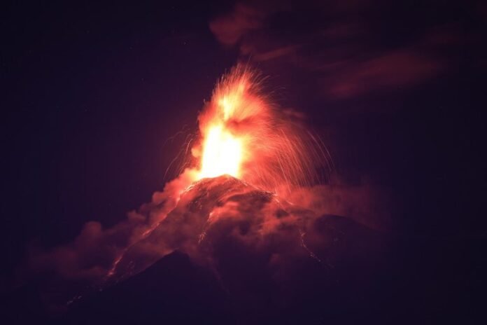 Volcan-de-Fuego-en-Guatemala-768x512