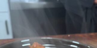 Pollo guisado con pure de plátano: un manjar dominicano