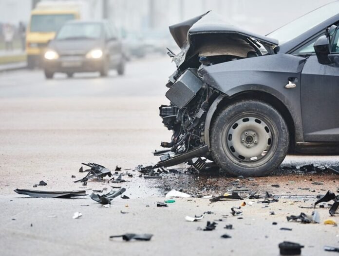 auto-car-crash-accident-900x681
