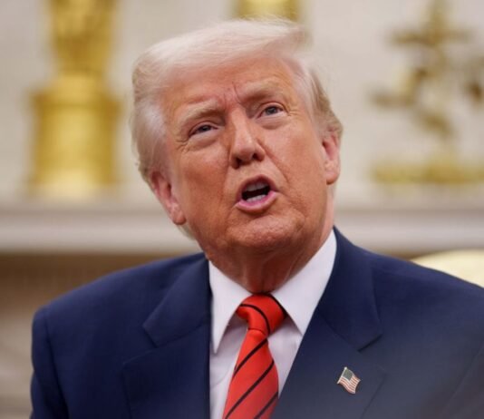 Trump presiona a la Fed para que recorte las tasas de interés