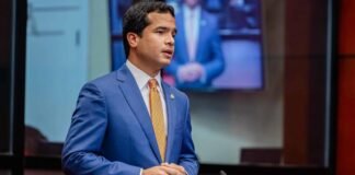 ¡Senador propone cárcel para quienes desobedezcan al TC!