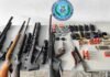 Cae hombre con arsenal de armas ilegales