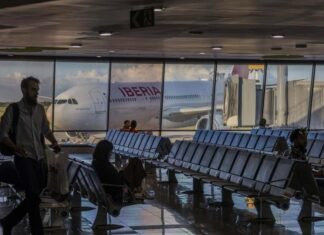 Los aeropuertos cancelan vuelos y algunos hacia RD se retrasan por apagón en España y Portugal