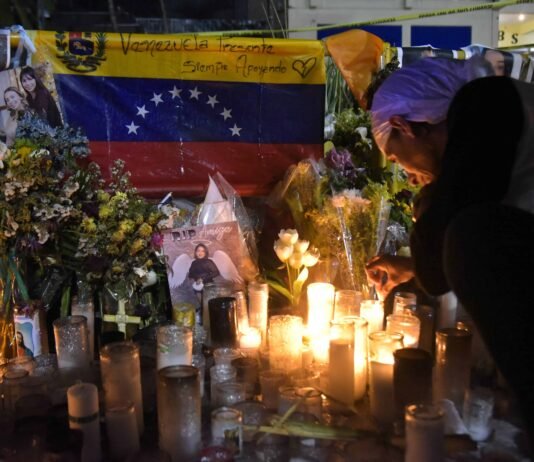 El Jet Set, convertido en pasarela de luto, entonación de alabanzas y actos de bondad