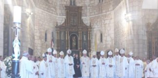 Católicos dominicanos dan último adiós al papa Francisco