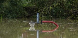 Desastre en EE. UU.: Inundaciones y Tornados Dejan Más de 16 Muertos