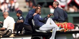 El jardinero dominicano Victor Robles se lesiona tras espectacular atrapada