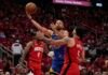 Curry anota 31 y Warriors ganan primer juego contra Rockets