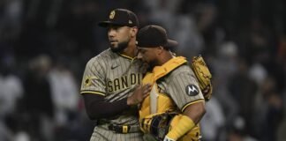 Venezolano Robert Suárez logra décimo salvamento, líder de MLB, en triunfo de Padres sobre Tigres