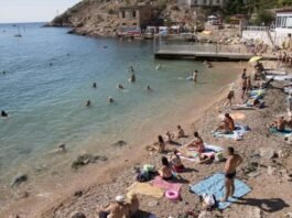 Playas de crimea limpias tras vertidos de petroleros