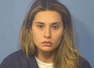 Maestra de Illinois Arrestada por Abuso Sexual a Estudiante de 14 Años