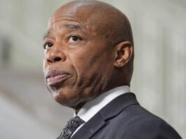 El Alcalde de Nueva York visita Santo Domingo en solidaridad por la tragedia en discoteca