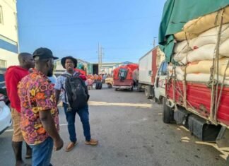 Camioneros haitianos aseguran ser asaltados por hombres vestidos de policías dominicanos