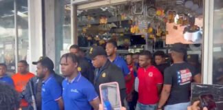 Migración irrumpe en tienda china y expulsa a empleados haitianos indocumentados