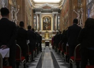 Los cardenales que elegirán al sucesor del papa Francisco ya empiezan a aislarse de todo el mundo