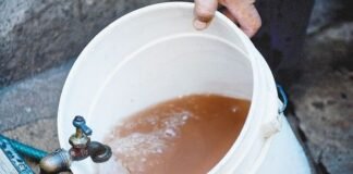 En Villas Agrícolas reciben agua turbia y con mal olor