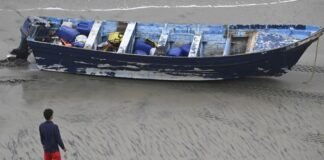 Al menos tres muertos y siete desaparecidos tras volcarse un barco con migrantes en San Diego