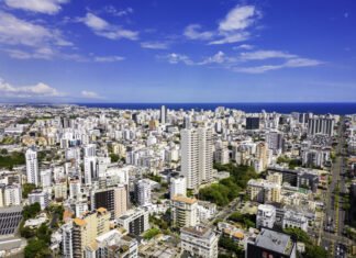 Economista afirma liberación de encaje se debe a la baja demanda en la economía