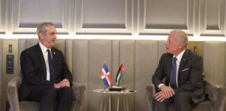 Abinader se reúne con rey de Jordania para tratar acuerdos y lo invita a visitar el país