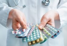 Mujeres tienen casi el doble de probabilidad de sufrir reacciones adversas a un medicamento