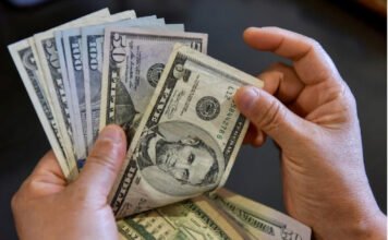 Economistas analizan impuesto 1% a las remesas desde EEUU, Piantini propone remesadoras lo asuman