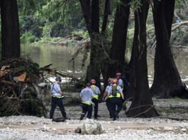 Inundaciones en Texas: 43 muertos y 27 niñas desaparecidas