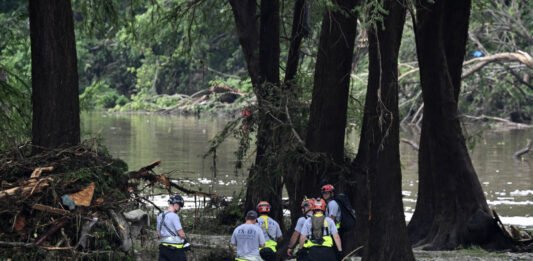 Inundaciones en Texas: 43 muertos y 27 niñas desaparecidas