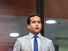 Omar Fernández critica la falta de espacios para menores en las instituciones educativas del país, mientras que el PRM responde a las acusaciones