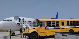 Arriban a la República Dominicana 102 dominicanos que fueron deportados desde Estados Unidos.