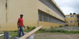 Se reparan las escuelas de Santiago para el inicio del nuevo año escolar