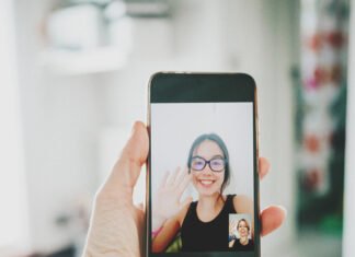 FaceTime corta llamadas al detectar desnudos